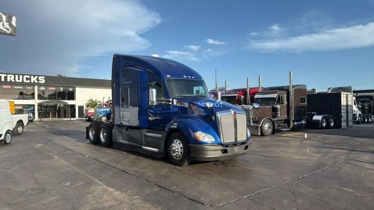 2019 KENWORTH T680 Sleeper Trucks