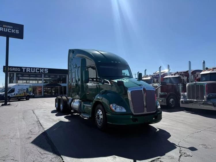 2020 KENWORTH T680 Sleeper Trucks