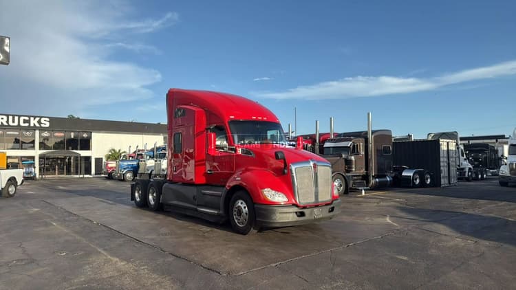 2018 KENWORTH T680 Sleeper Trucks