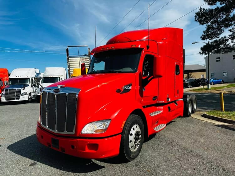 2017 PETERBILT 579  Sleeper Trucks