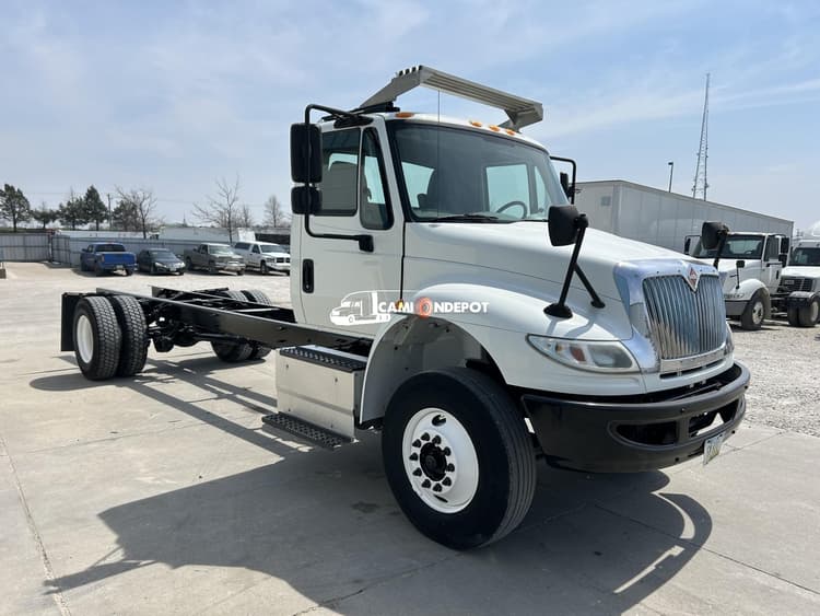 2016 INTERNATIONAL durastar 4300 Cab & Chassis Trucks
