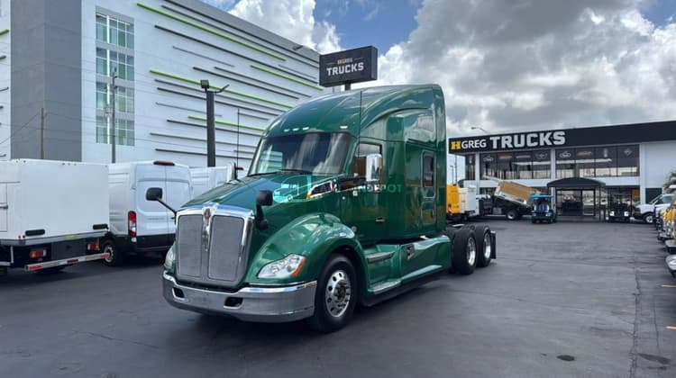 2019 KENWORTH T680 Sleeper Trucks