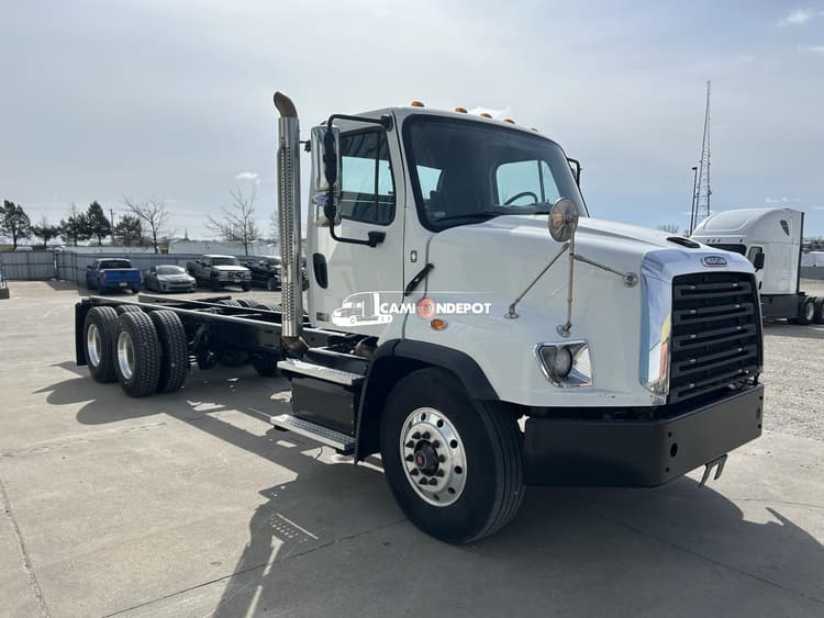 2017 FREIGHTLINER 114SD Cab & Chassis Trucks