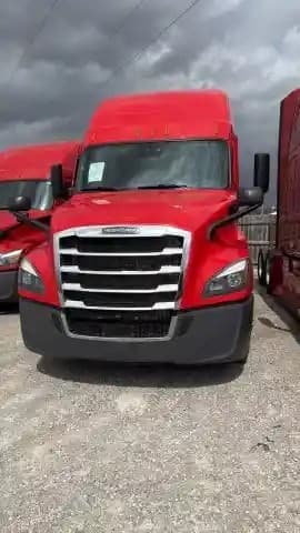 2022 FREIGHTLINER CASCADIA 126 Sleeper Trucks