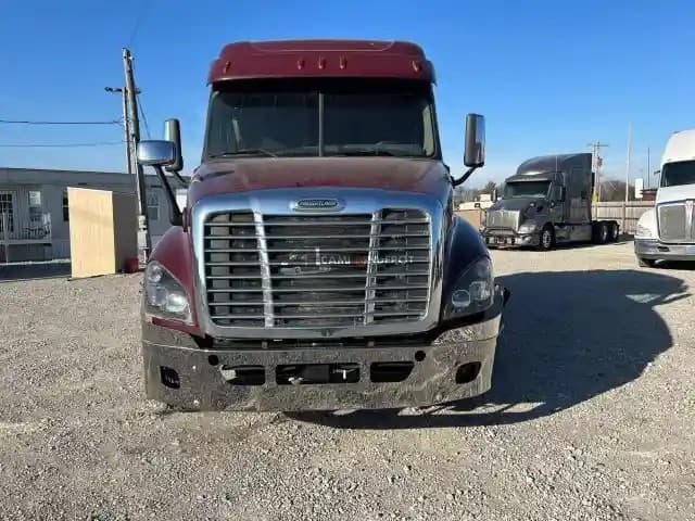 2018 FREIGHTLINER CASCADIA 125 Sleeper Trucks