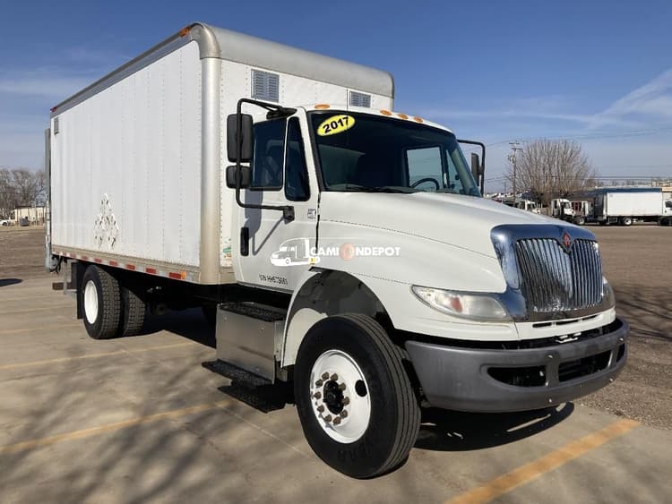 2017 INTERNATIONAL DURASTAR 4400 Box Trucks