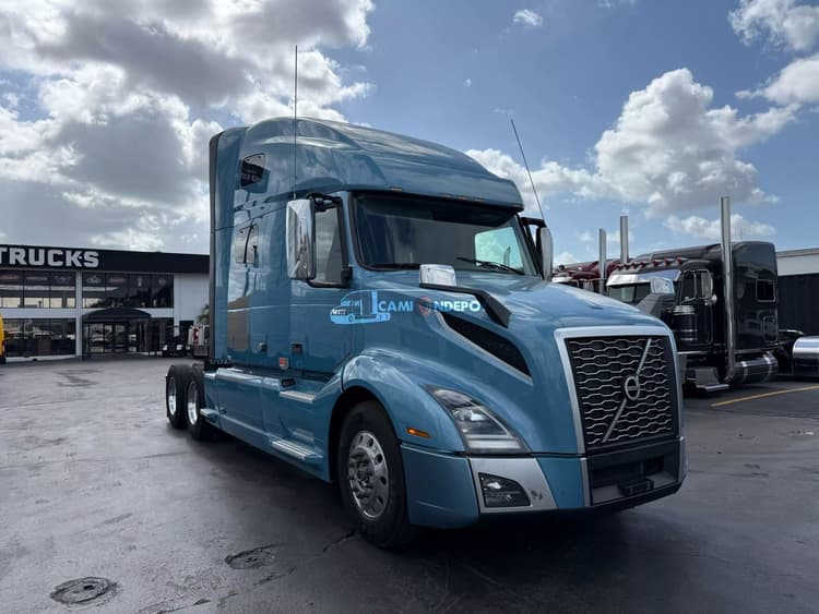 2020 VOLVO VNL 760 Sleeper Trucks