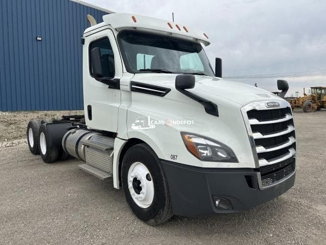 2020 FREIGHTLINER CASCADIA Day Cab Trucks