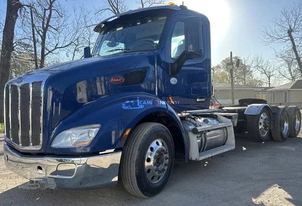 2015 PETERBILT  579 Day Cab Trucks