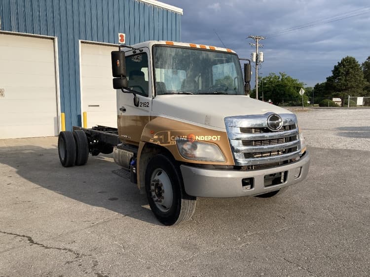 2013 HINO 338 Cab & Chassis Trucks