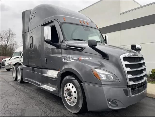 2022 FREIGHTLINER Cascadia Sleeper Trucks