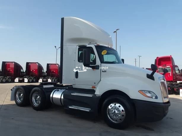 2018 INTERNATIONAL LT Day Cab Trucks