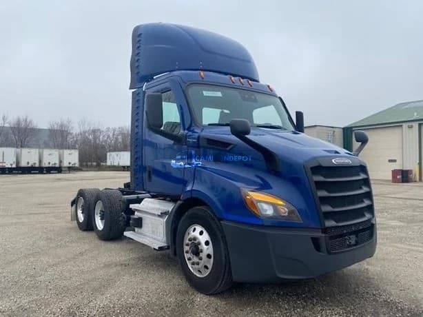 2021 FREIGHTLINER CASCADIA 116 Day Cab Trucks