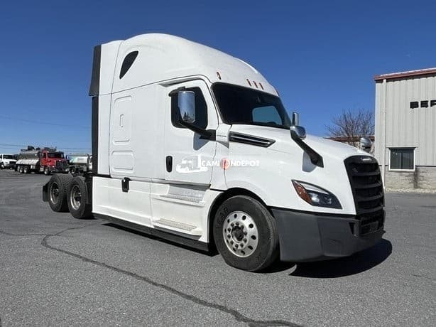 2018 FREIGHTLINER cascadia 126 Sleeper Trucks