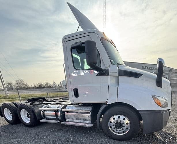 2020 FREIGHTLINER cascadia 116 Day Cab Trucks
