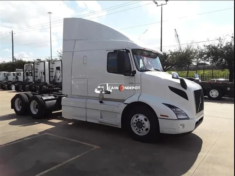2020 VOLVO VNL 640 Sleeper Trucks