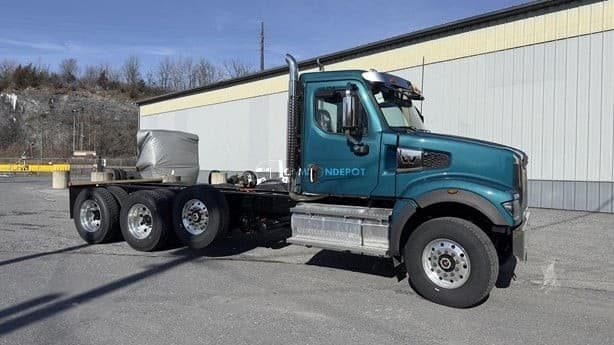 2025 WESTERN STAR 49x Cab & Chassis Trucks