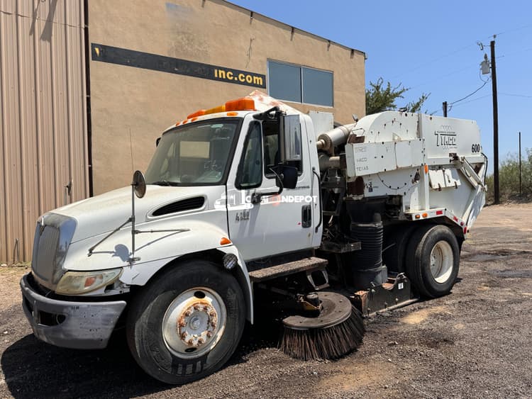 2005 INTERNATIONAL 4200 Sweeper Trucks