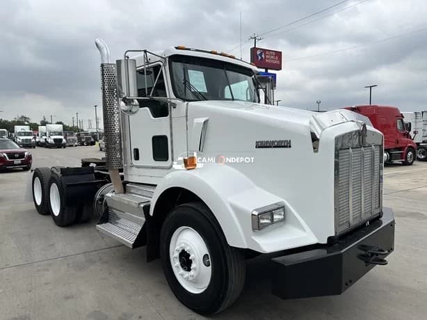 2014 KENWORTH  T800 Day Cab Trucks