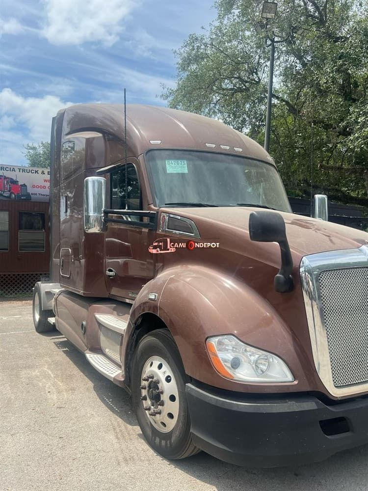 2015 Kenworth T680 TR Sleeper Trucks