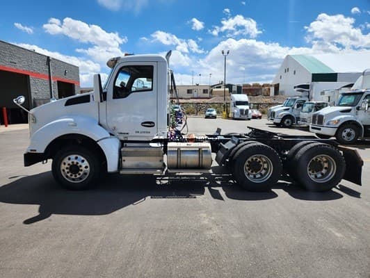 2018 Kenworth T880 Day Cab Trucks