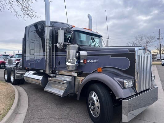 2023 Kenworth W900L Sleeper Trucks