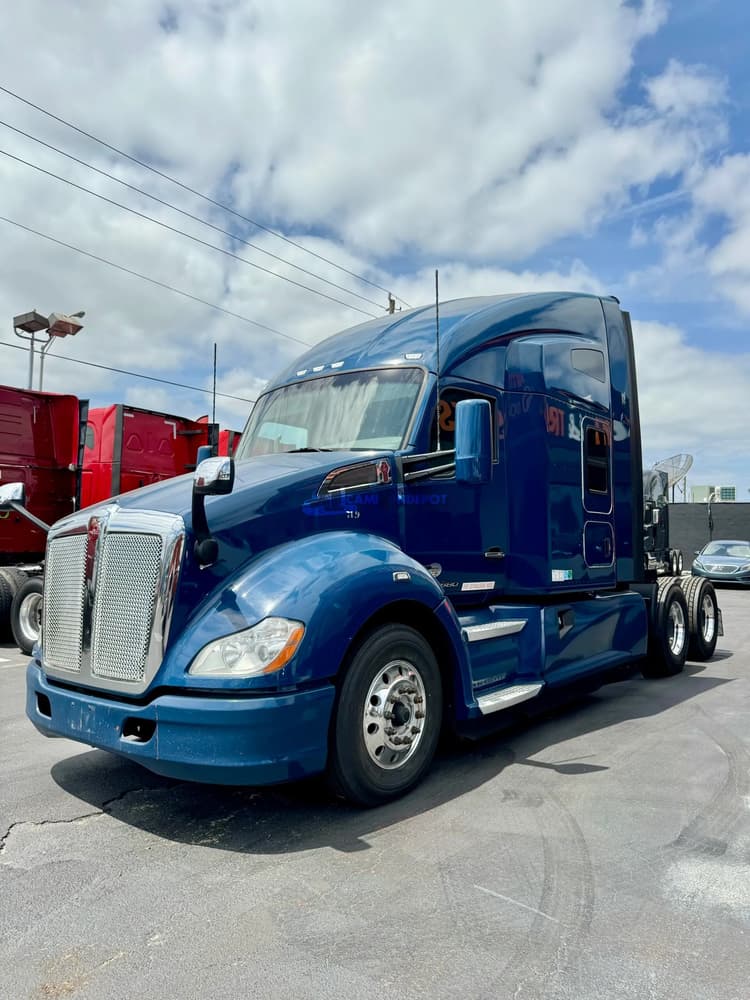 2019 Kenworth T680 Sleeper Trucks