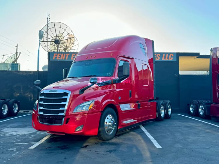 2019 Freightliner Cascadia Sleeper Trucks