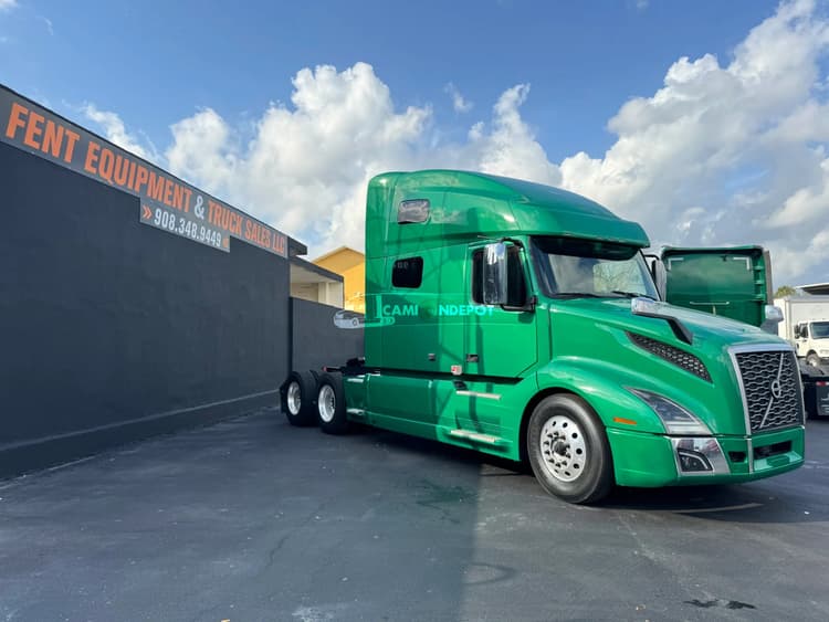 2019 Volvo 760 Sleeper Trucks