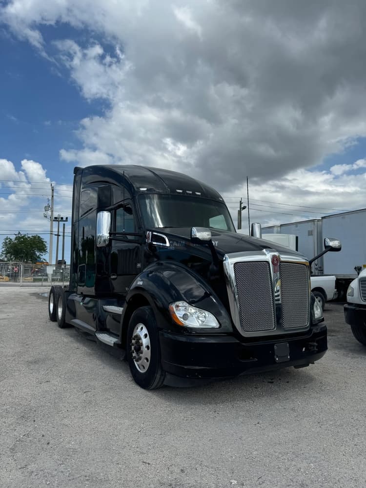 2019 Kenworth T680 Sleeper Trucks