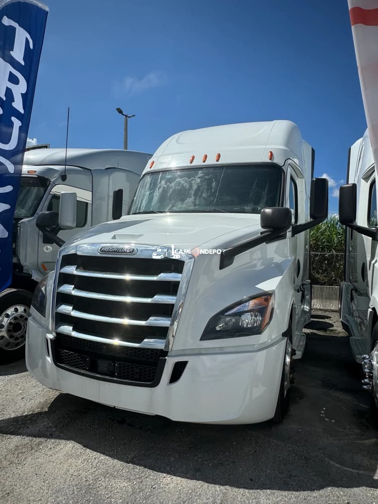 2018 Freightliner CASCADIA  Sleeper Trucks
