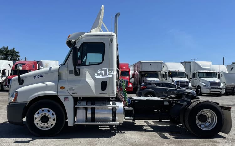 2013 Freightliner Daycab Day Cab Trucks