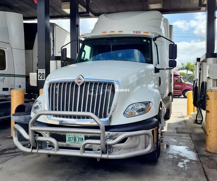 2018 International  LT Sleeper Trucks