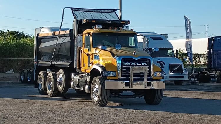2013 Mack  Dump Truck Dump Trucks