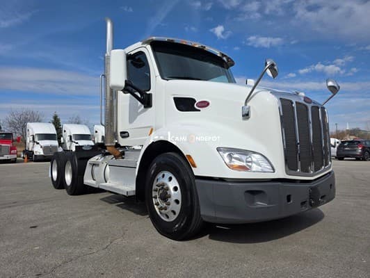 2021 Peterbilt 579 Day Cab Trucks