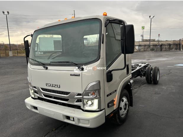2024 Isuzu NPR Cab & Chassis Trucks