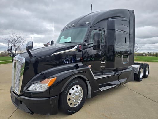 2022 Kenworth T680 Sleeper Trucks