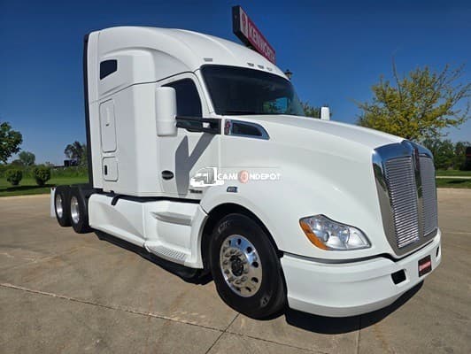 2020 Kenworth T680 Sleeper Trucks