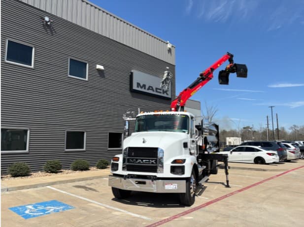 2025 Mack MD7 Grapple Trucks