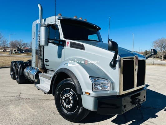 2024 Kenworth T880 Sleeper Trucks