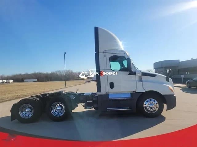 2020 Freightliner CASCADIA  Day Cab Trucks