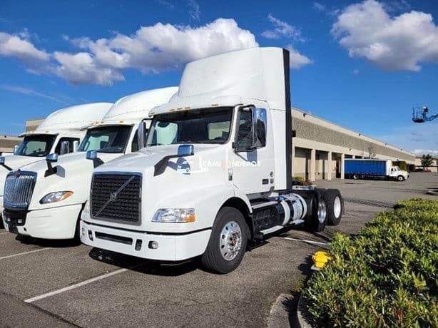 2017 Volvo VNM64T200 Day Cab Trucks