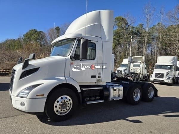 2020 Volvo VNR64T300 Day Cab Trucks