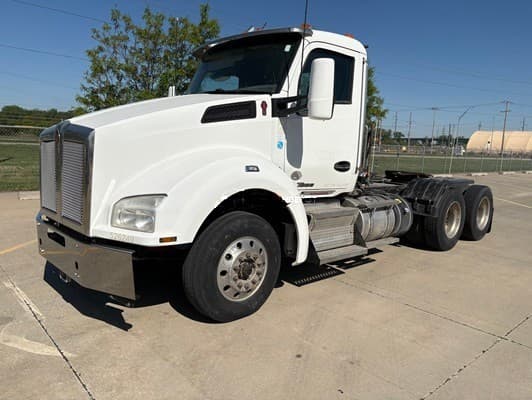 2020 Kenworth T880 Day Cab Trucks