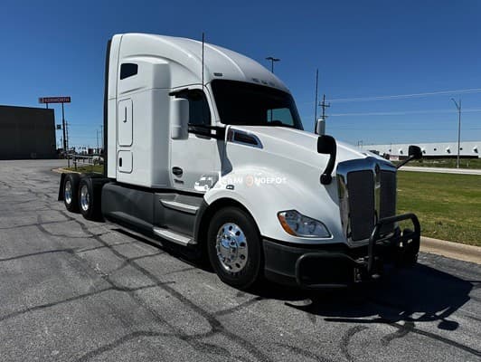 2022 Kenworth T680 Sleeper Trucks