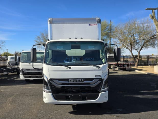 2025 Isuzu NPR Box Trucks