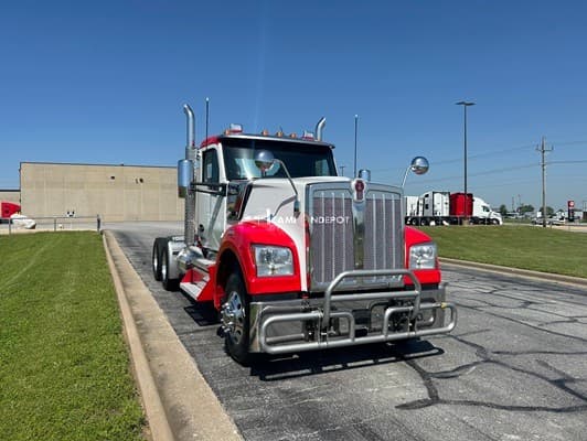 2022 Kenworth W990 Day Cab Trucks