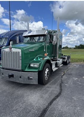 2020 Kenworth T800 Sleeper Trucks