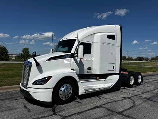 2023 Kenworth T680 Sleeper Trucks
