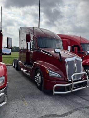 2022 Kenworth T680 Sleeper Trucks